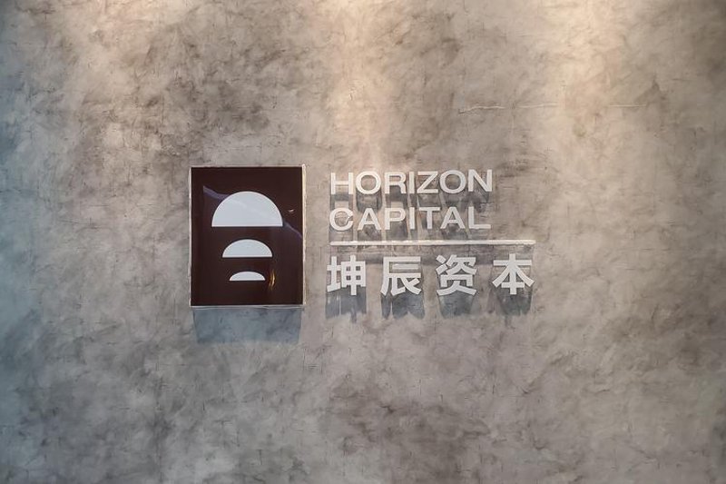 洞察市场趋势：投资咨询行业的新篇章